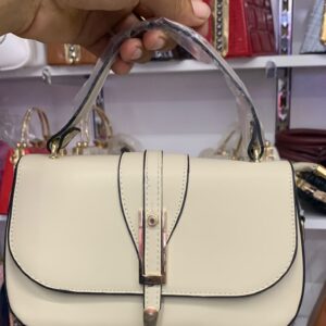 حقيبة يد نسائية أنيقة – تصميم راقٍ يناسب جميع إطلالاتك